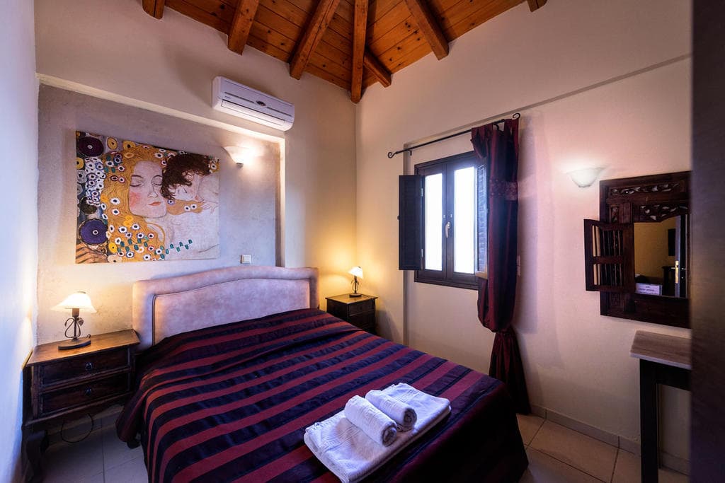 A kitchen and dining area at Selana View